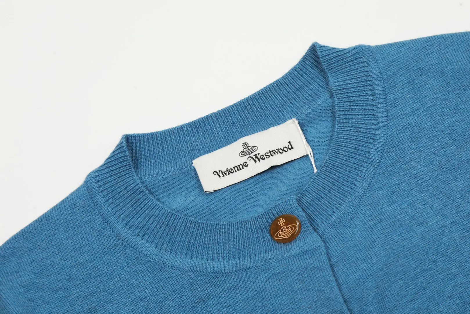 vivienne west wood Vivienne Saturn Classic Knitted Sweater Wool Cardigan 2023FW Latest Model Exclusive and Highest Quality on the Whole Network Order with Confidence - 🧩15% Merino Cotton Wool 85% Wool Blended 🧩Correct Italian 🇮🇹100% Wool Washed Wheat Logo 🧩Original Purchase True Model Opening 🧩Original Purchase Records and Comparison Charts Can Be Provided Order with Confidence 🧩Customized laser translucent buttons, the texture is clean and clear, completely restored 🧩Instant sale of all Taobao 300+ versions. Purchasing quality, full of quality, definitely not a copywriter, a real good product, the actual product is far beyond the budget. Size: S -M- L Color: black, cream apricot, coffee, gray, fluorescent green, blue